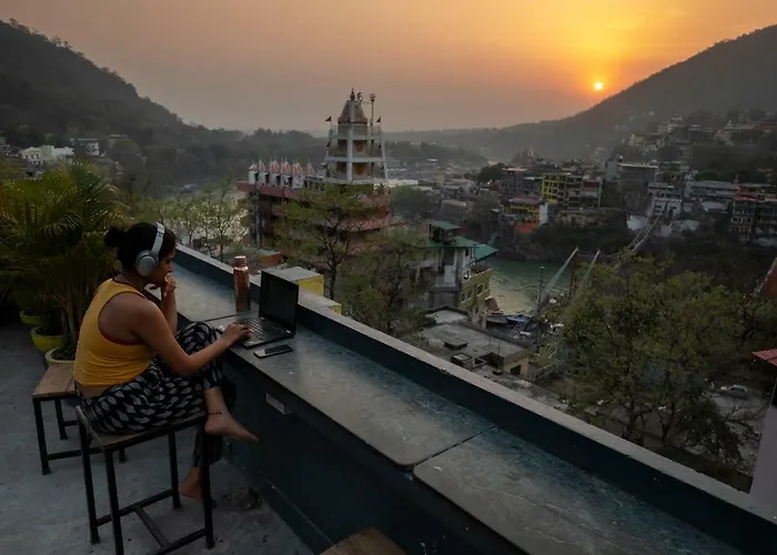 Bunkstay Coworking Hostel & Glamping Tapovan